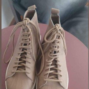 Fabulous sneaker/ boot, available only in Adidas France.